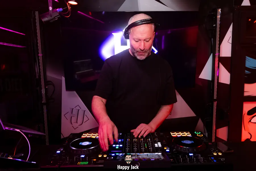 Huggy Anton – Gosserie : Anton